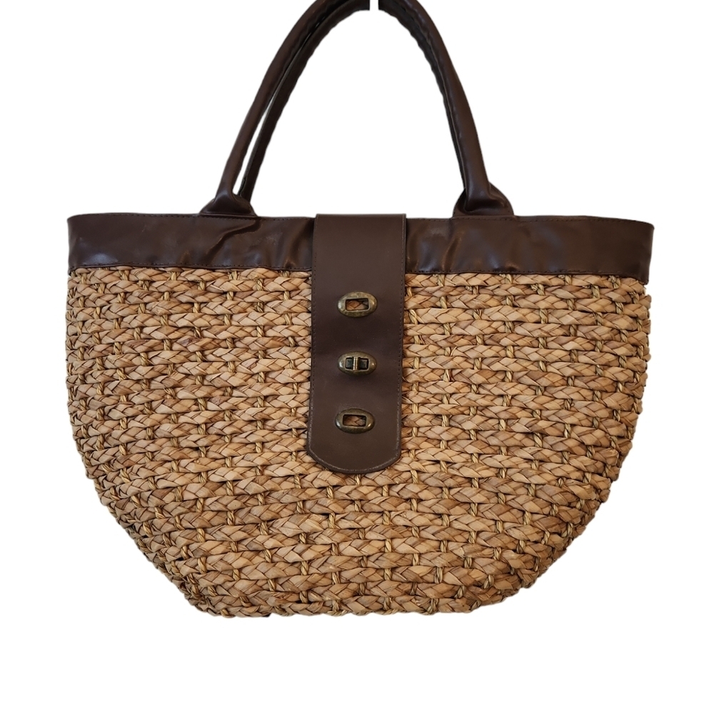 Big Brown Straw Bag With Animal Print Lining And Front Hardware Closure